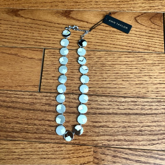 Ann Taylor Shiny Silver-Toned Circle Disc Floral Cloud Pattern Necklace NWT - Picture 4 of 4